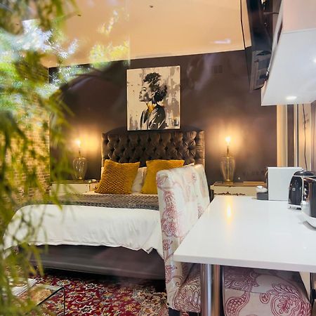 Art-Inspired Bedroom Close To Cbd Моссел-Бей Екстер'єр фото